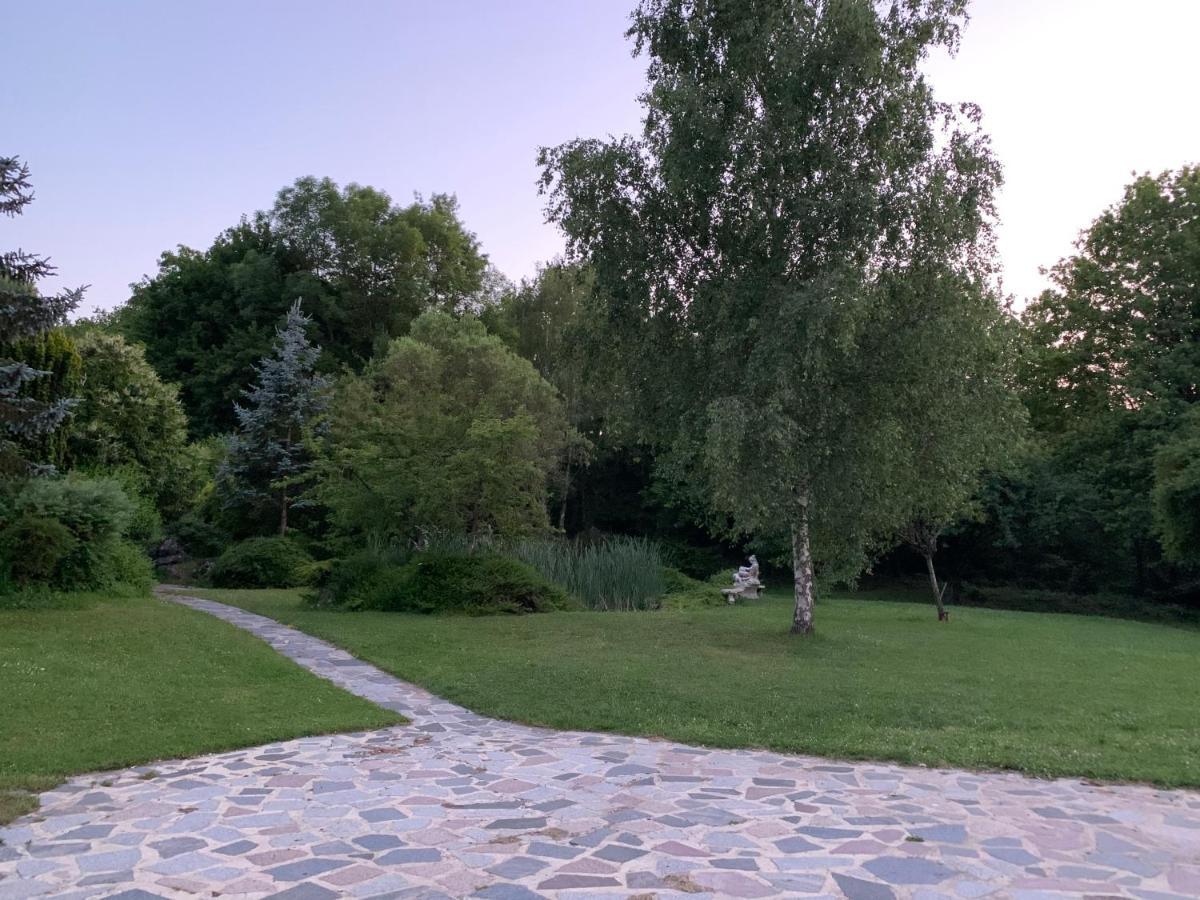 La Grignotiere Lodge & Spa Crecy-la-Chapelle Bagian luar foto